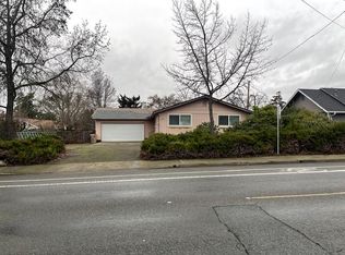 460 NE Beacon Dr, Grants Pass, OR 97526