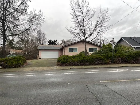 460 NE Beacon Dr, Grants Pass, OR 97526