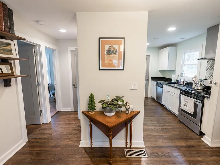 977 McLendon Dr — Photo 4