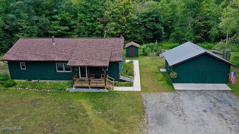 5th image of 484 Rock Ave