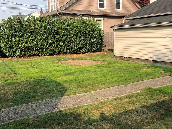 3rd image of 1906 Hoyt Ave