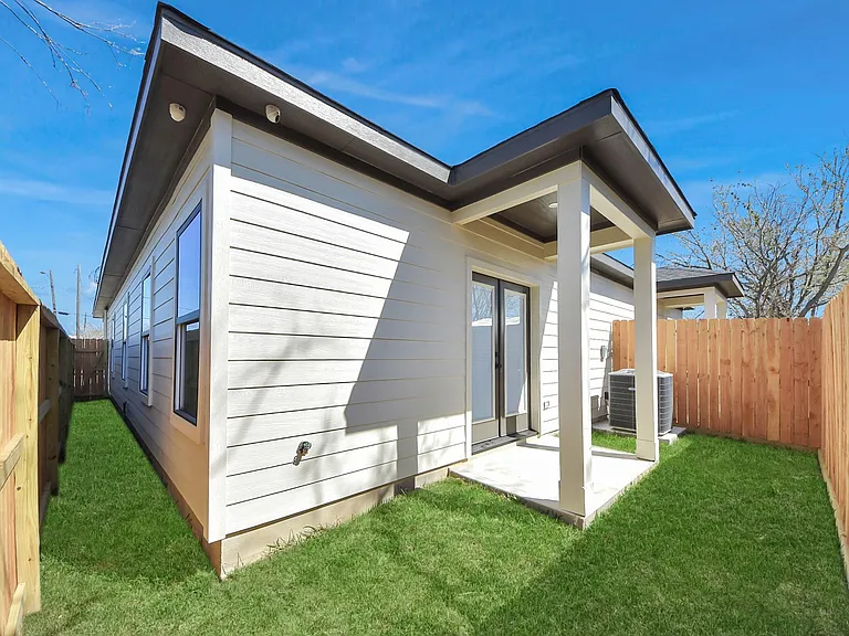 9824 Nedwald St — Photo 10