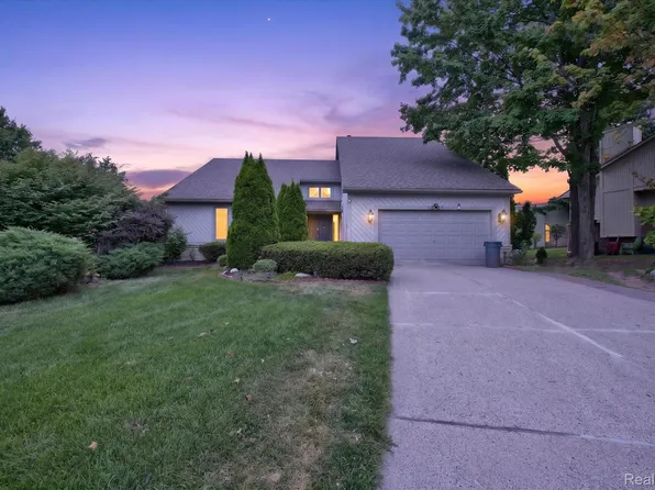 38808 Lancaster Dr, Farmington Hills, MI 48331