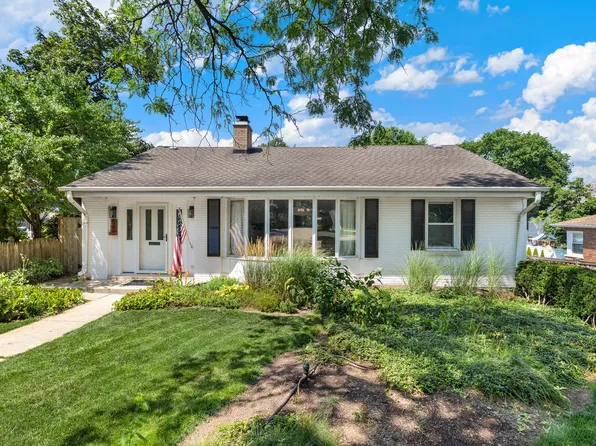 56 Chicago Ave, Clarendon Hills, IL 60514