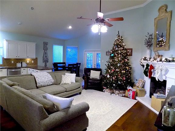3rd image of 4113 Petersburg Dr