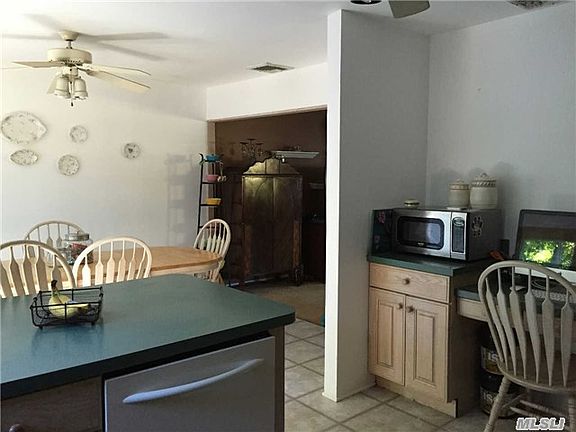 3rd image of 11 Carlisle Dr