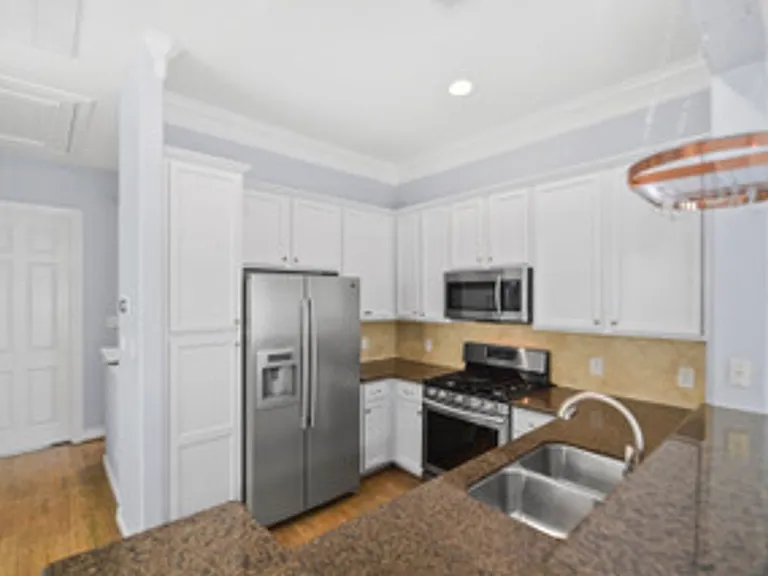 5954 Kansas St — Photo 10