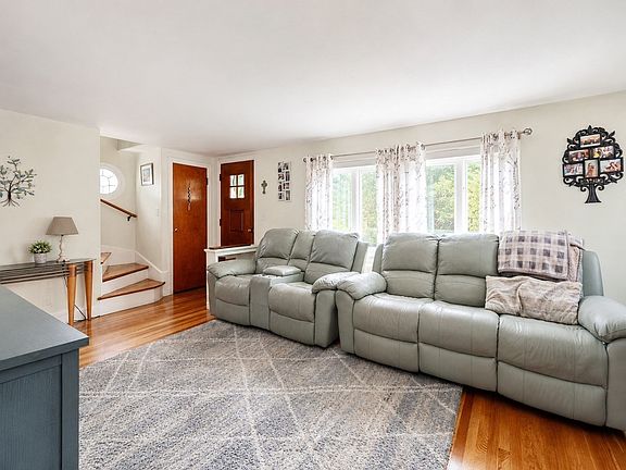5th image of 83 Harman Ave