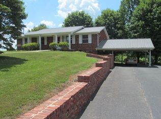 545 S Carter School Rd, Strawberry Plains, TN 37871