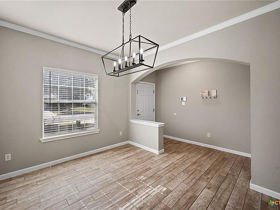 5th image of 202 Flinn St