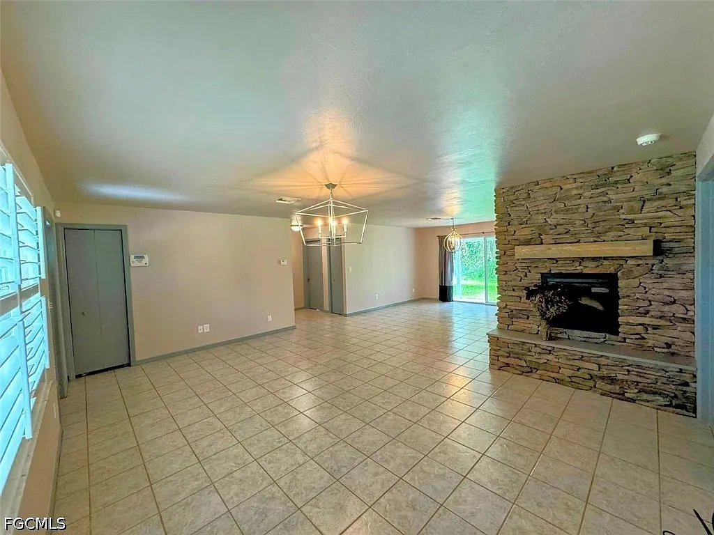 3 bed, 2.0 bath, 1500 sqft, $1,800 — Photo 4