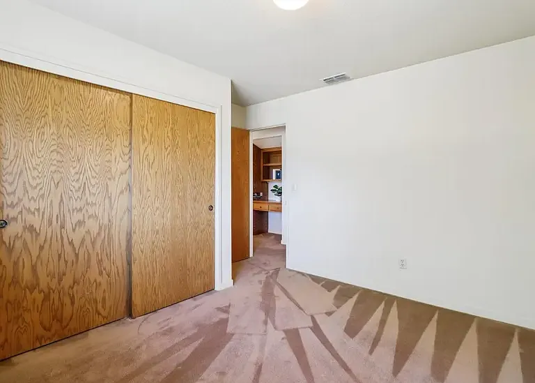 1112 Schauer Ct — Photo 12