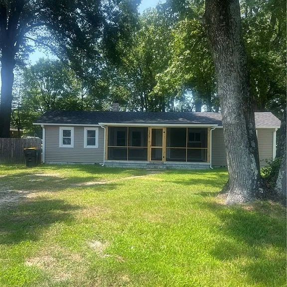3907 Woodlawn St — Photo 1