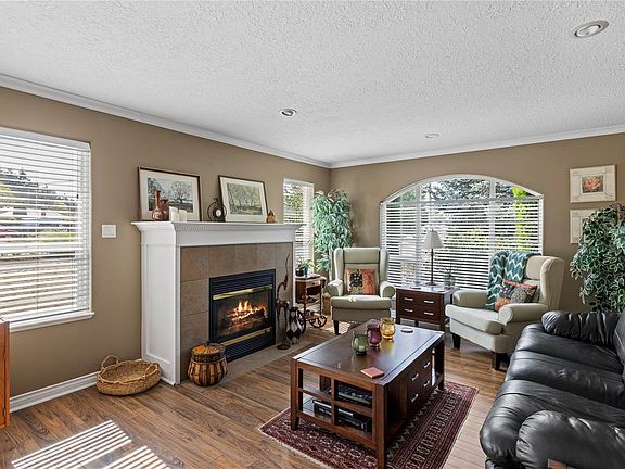5th image of 828 Sunray Rd