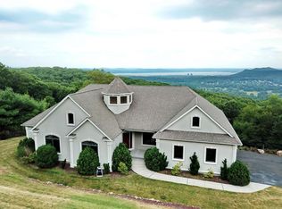 109 Overlook Rd, Pomona, NY 10970