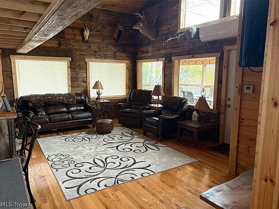 5th image of 842 Windy Ridge Rd