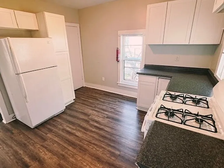 614 Neland Ave SE — Photo 3