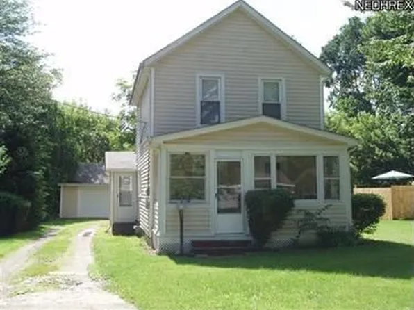 37528 Green Dr, Eastlake, OH 44095