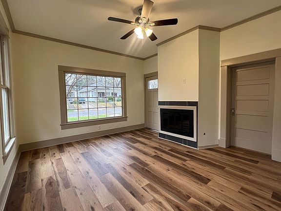 3rd image of 851 Linden St