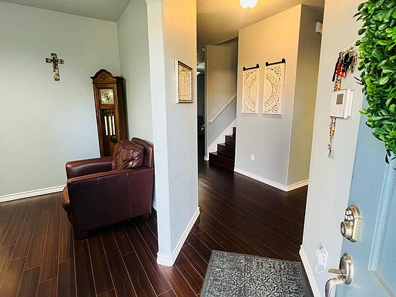 4th image of 221 Twin Oak Dr