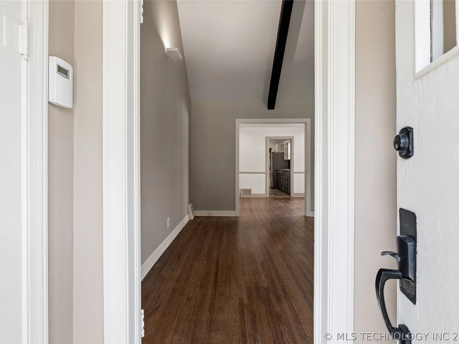 3 bed, 2.0 bath, 1581 sqft, $2,600 — Photo 4