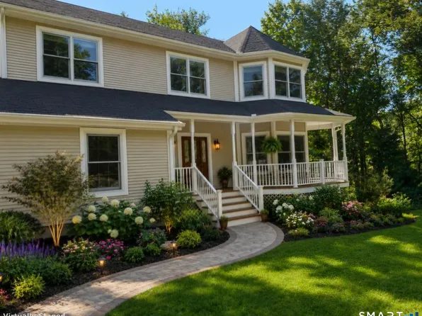 48 Brookview Circle, Manchester, CT 06040