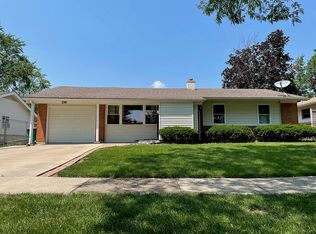 238 Victoria Ln, Elk Grove Village, IL 60007