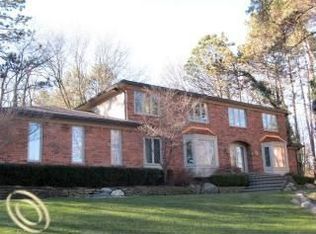 850 Hidden Pine Rd, Bloomfield Hills, MI 48304