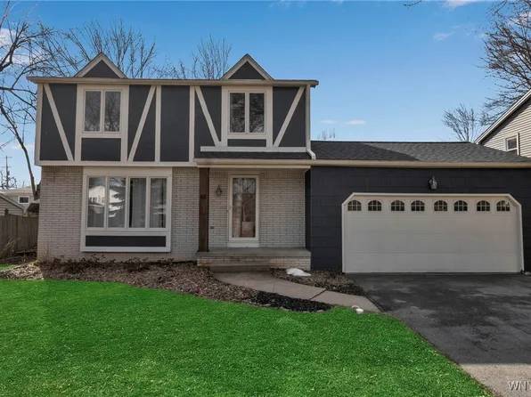 61 Gatewood Ln, Williamsville, NY 14221