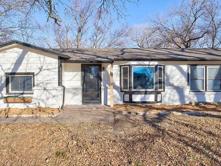 1734 S Lark Ln — Photo 2
