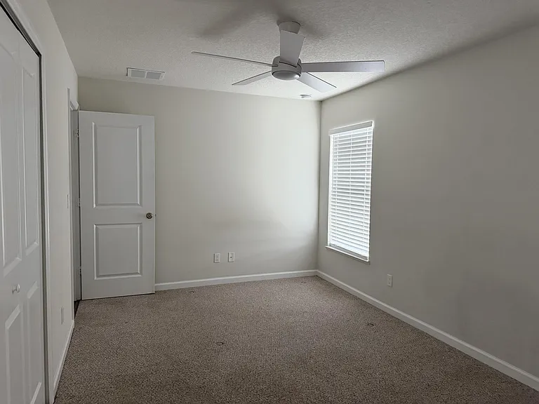 4634 SW Athena Dr — Photo 17