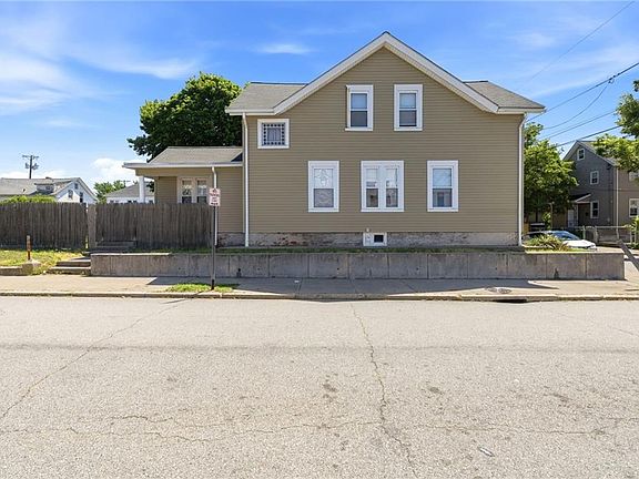 4th image of 35 Woodlawn Ave