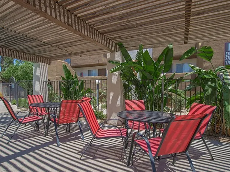 Casas Adobes Apartments — Photo 12