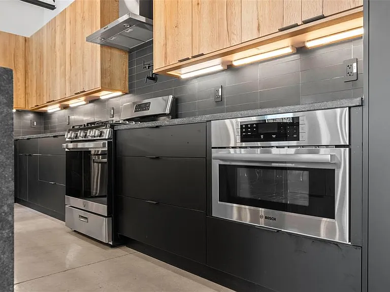 902 E Curtis St #1 — Photo 16