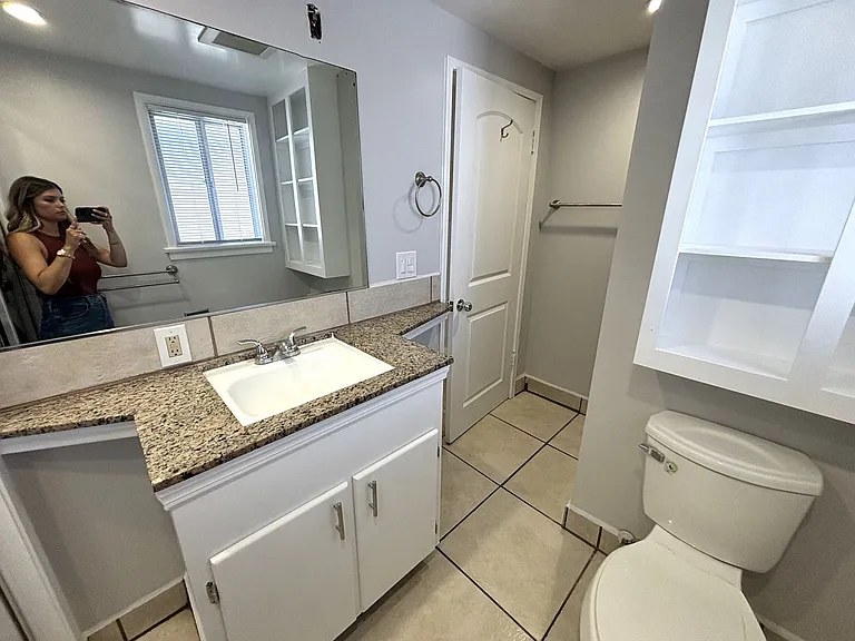 10814-10818 Blix St #10814-814-B2 — Photo 16