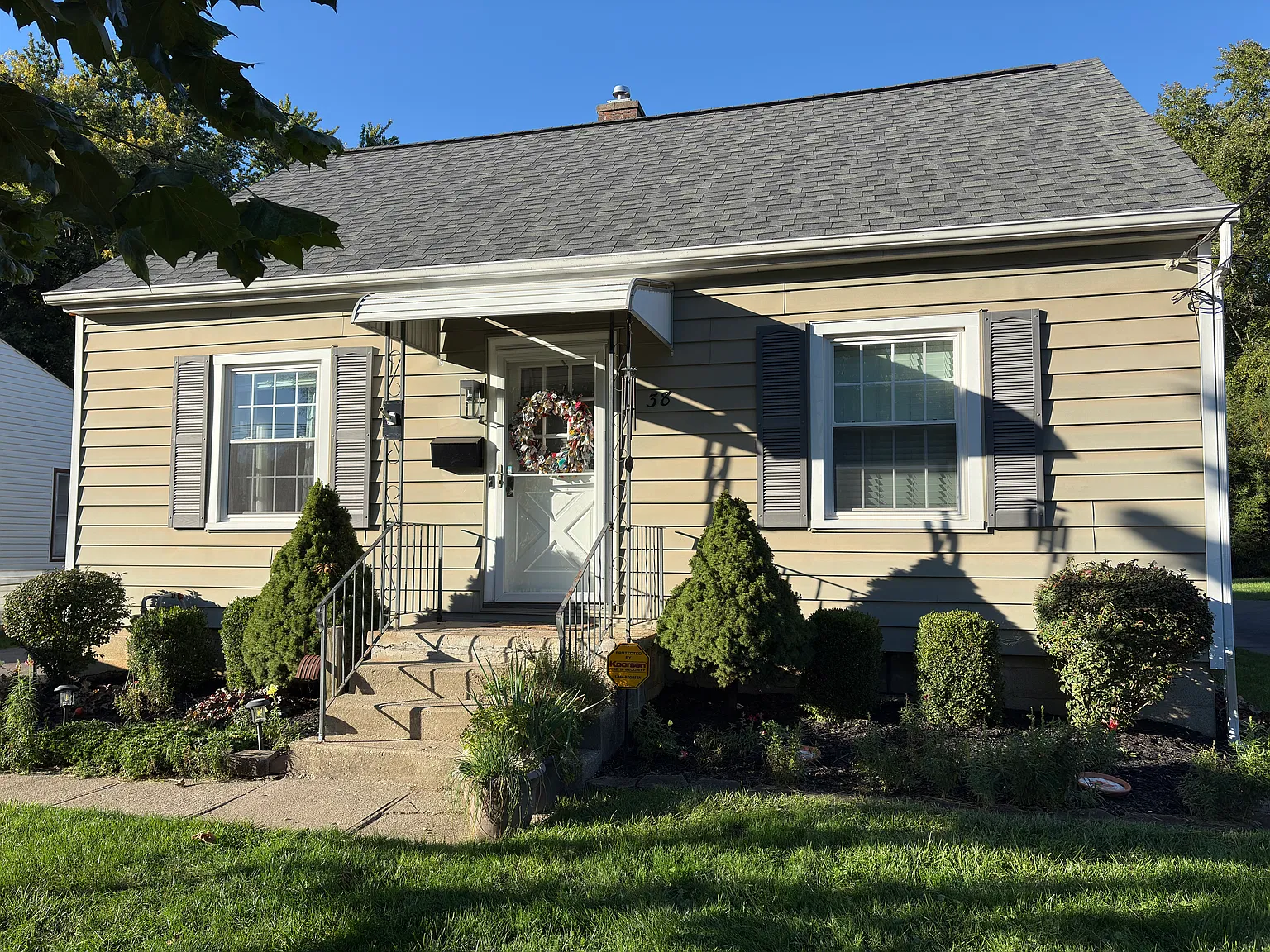3 bed, 1.5 bath, 1415 sqft, $2,200 — Photo 1