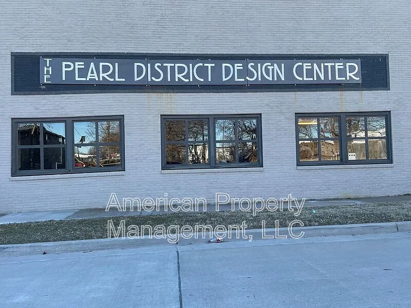 719 S Troost Ave — Photo 2