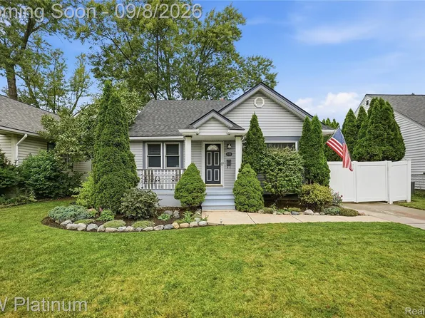 116 S Custer Ave, Clawson, MI 48017