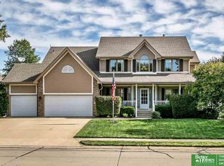 1107 Roland Dr, Papillion, NE 68046