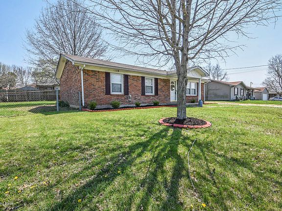 3rd image of 111 Pinoak Cir
