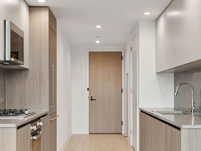 155 Bay St #203 — Photo 4