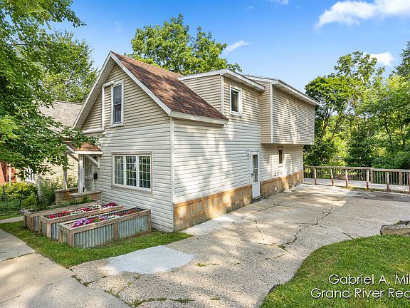 2nd image of 451 Cedar St NE