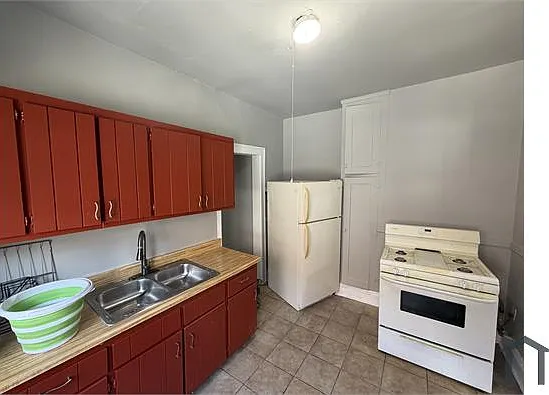 2 bed, $1,100 — Photo 2