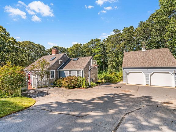 3rd image of 29 Oak Ridge Road