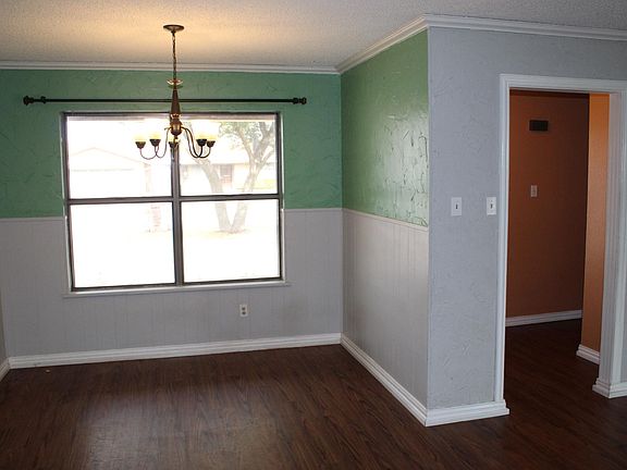 4th image of 2600 Holly St