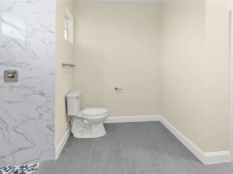 1043 Albert Ave — Photo 50