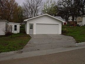 5th image of 902 2nd Ave
