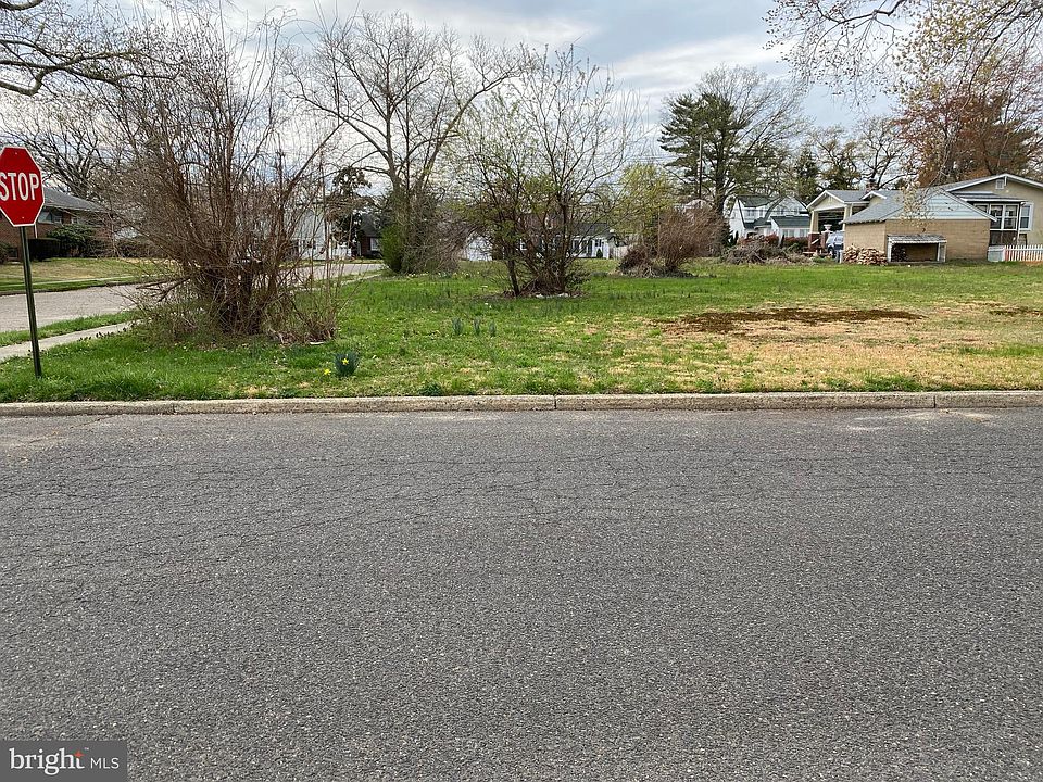 2nd image of 4749 Caroline Ave