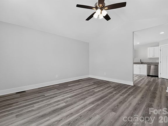 5th image of 86 Ashlyn Dr SE