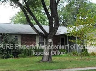 3323 SW Arrowhead Rd, Topeka, KS 66614